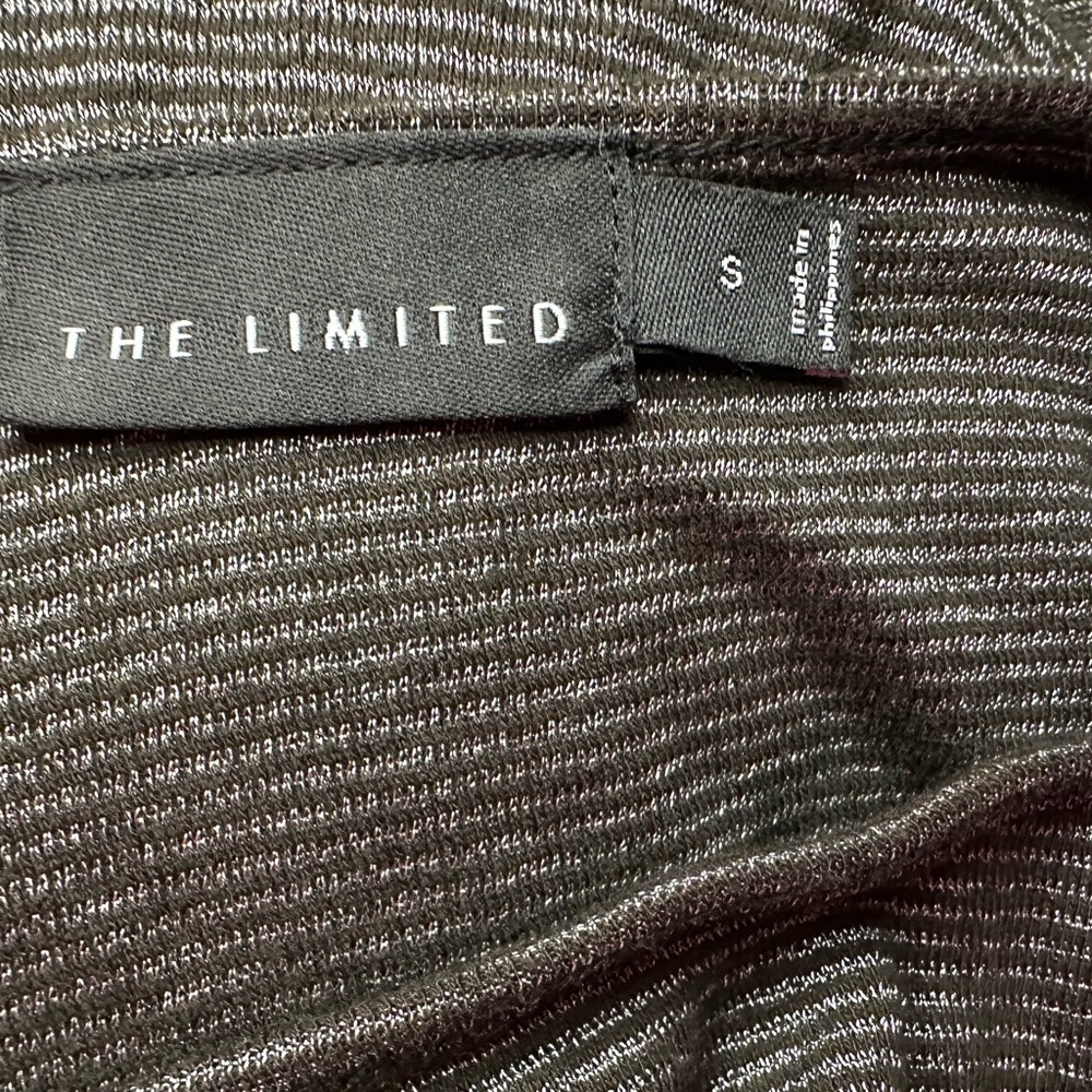 Beautiful silver and black limited top - Picture 7 of 8